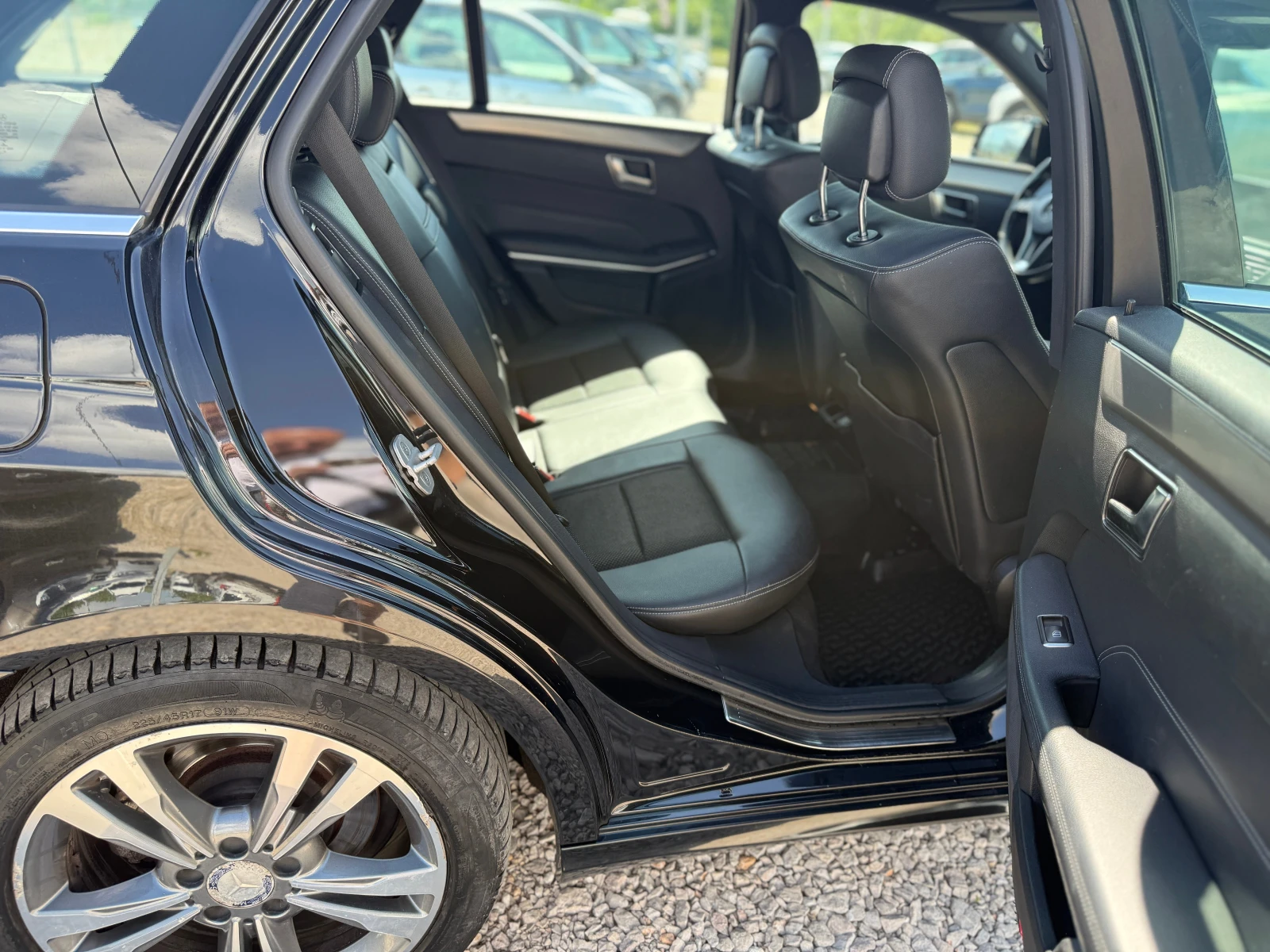 Mercedes-Benz E 200 bluetec, снимка 6 - Автомобили и джипове - 54735811
