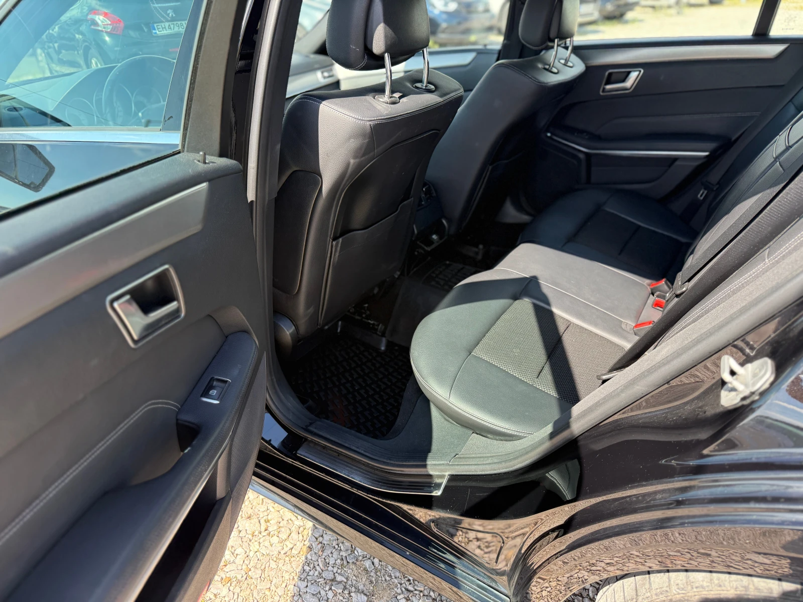 Mercedes-Benz E 200 bluetec, снимка 7 - Автомобили и джипове - 54735811