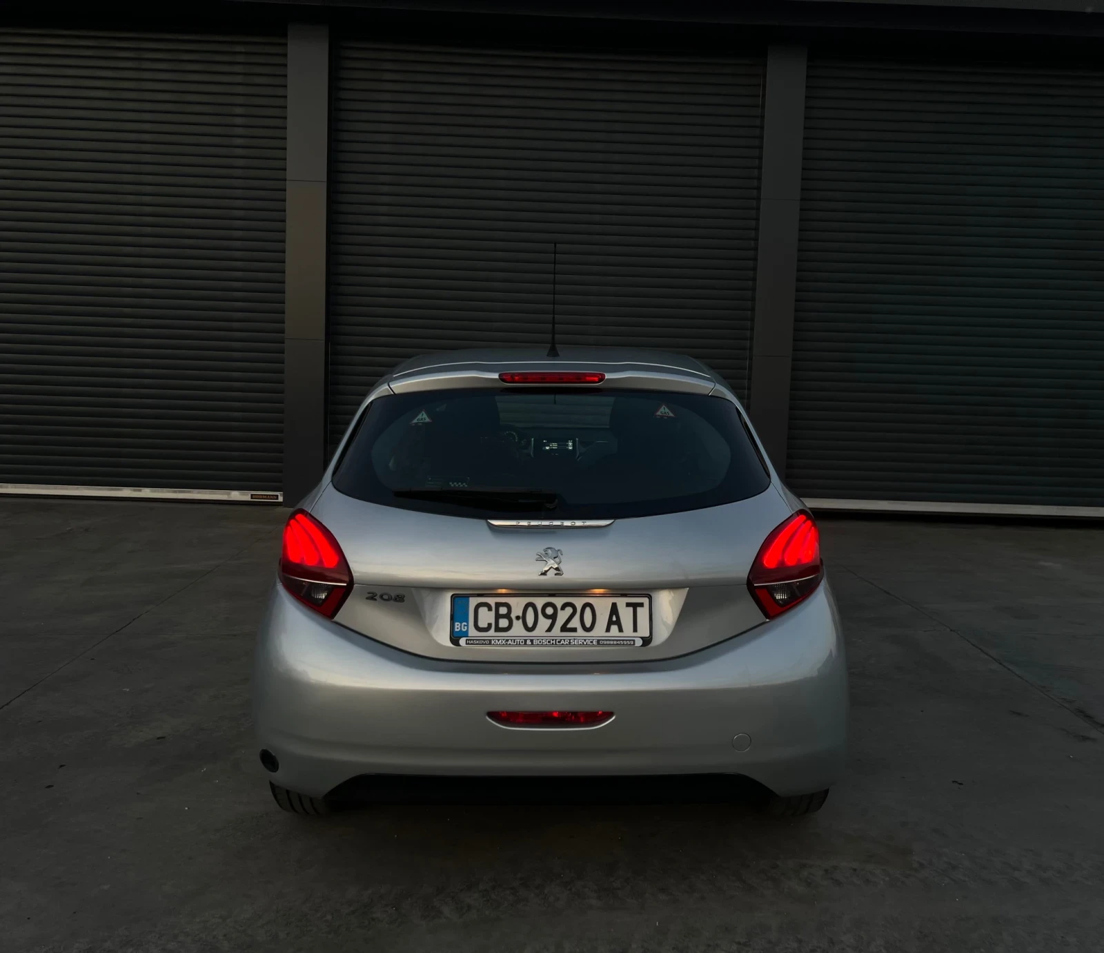 Peugeot 208 2015 КЛИМАТРОНИК, снимка 4 - Автомобили и джипове - 54826894