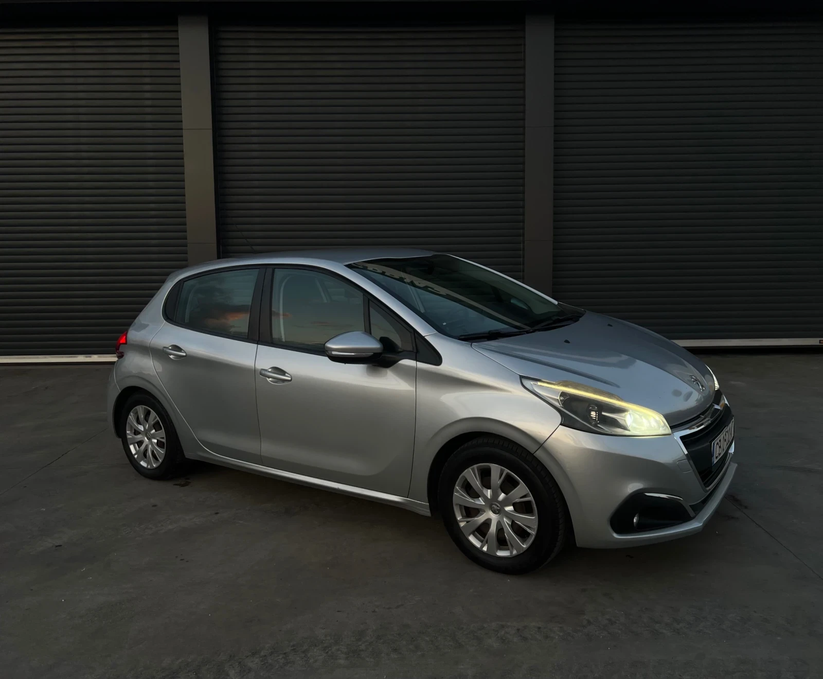 Peugeot 208 2015 КЛИМАТРОНИК, снимка 3 - Автомобили и джипове - 54826894