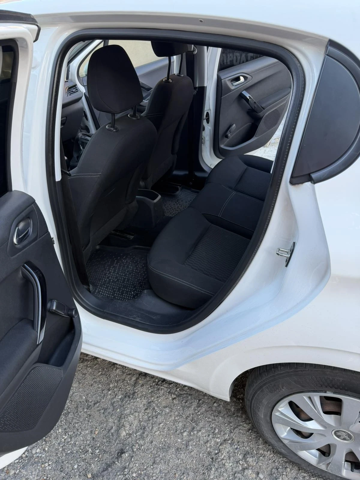Peugeot 208, снимка 9 - Автомобили и джипове - 55037842