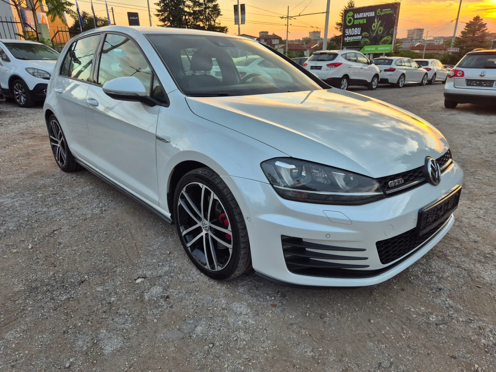 VW Golf 2.0TDI* GTD* 184KC* DDC* NAVI* LED, снимка 2 - Автомобили и джипове - 55039183