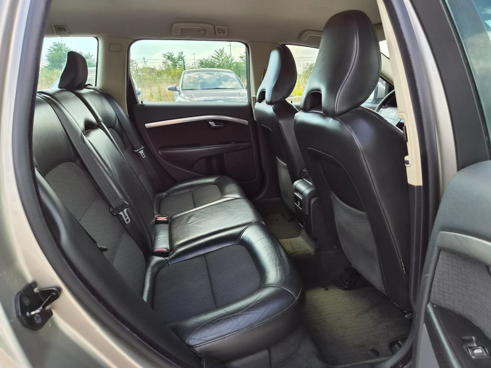 Volvo V70 2.4D 163кс АВТОМАТИК ЕВРО 4, снимка 17 - Автомобили и джипове - 55616513