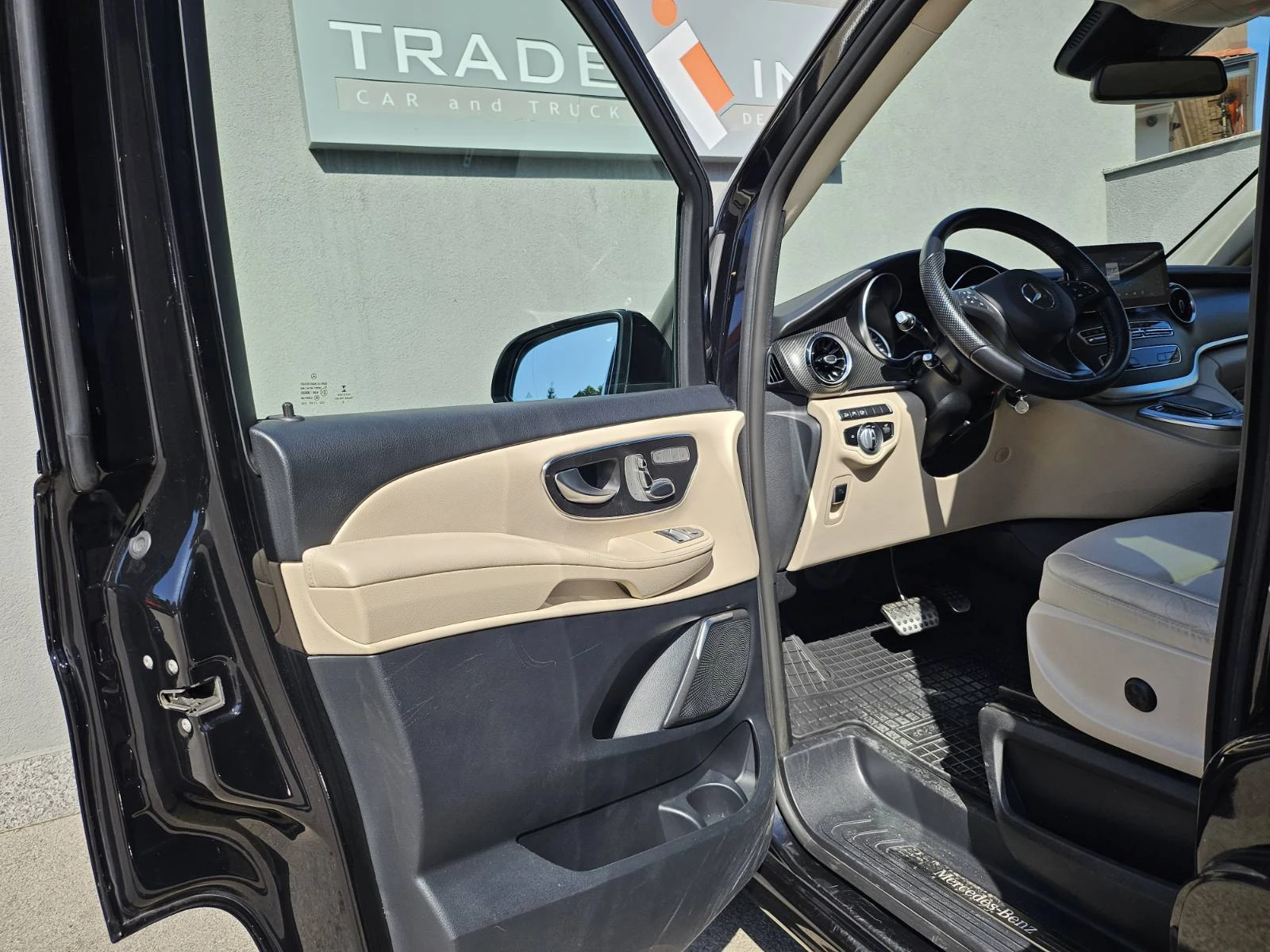 Mercedes-Benz V 300 D 4 MATIC LONG, снимка 9 - Автомобили и джипове - 55885138