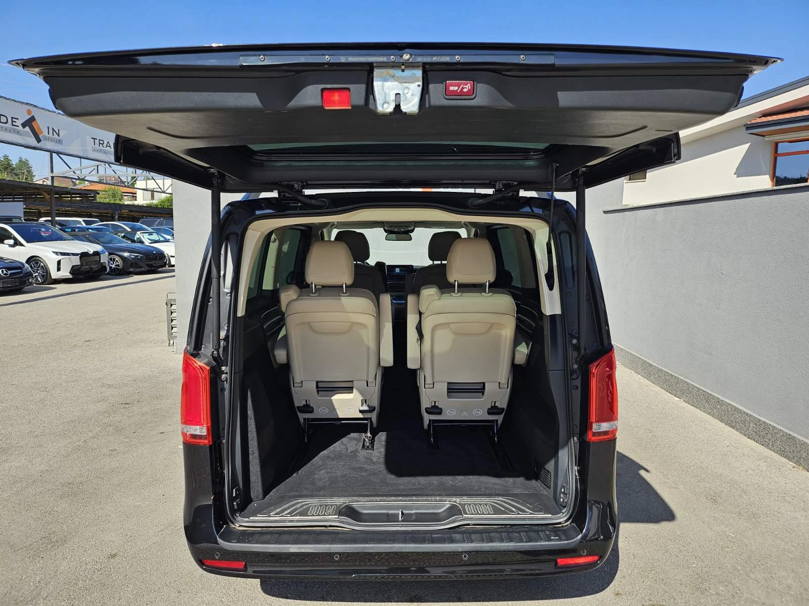 Mercedes-Benz V 300 D 4 MATIC LONG, снимка 8 - Автомобили и джипове - 55885138