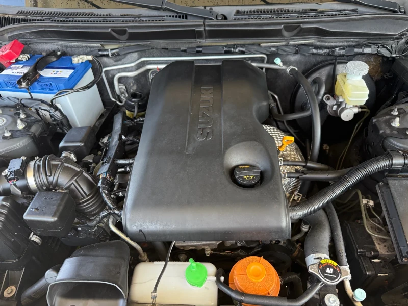 Suzuki Grand vitara 2.4i Швейцария Автомат 4х4, снимка 14 - Автомобили и джипове - 52654041