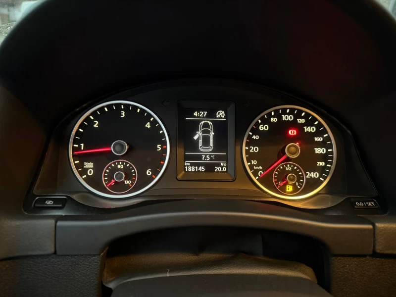 VW Tiguan 2.0 TDI 110Hp, снимка 13 - Автомобили и джипове - 52657819