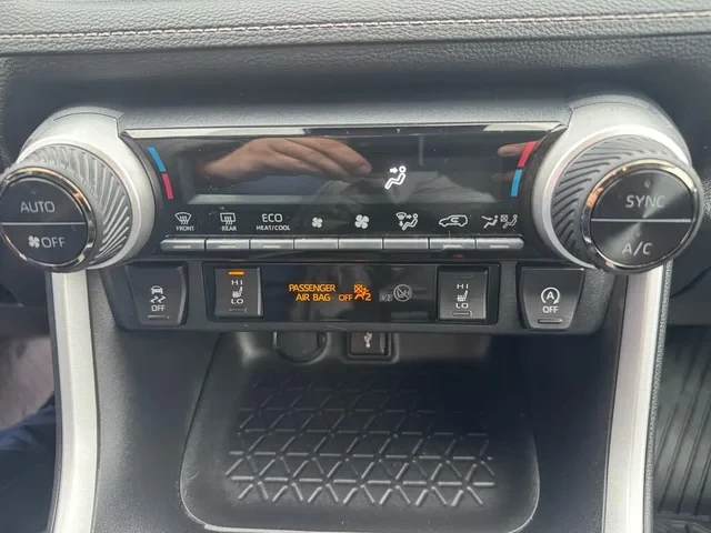 Toyota Rav4 XLE AWD* АвтоКредит* (ЦЕНА ДО БГ), снимка 14 - Автомобили и джипове - 53892475