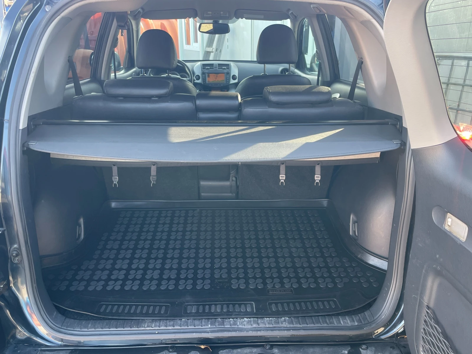 Toyota Rav4 ПЕРФЕКТЕН, снимка 12 - Автомобили и джипове - 54235804