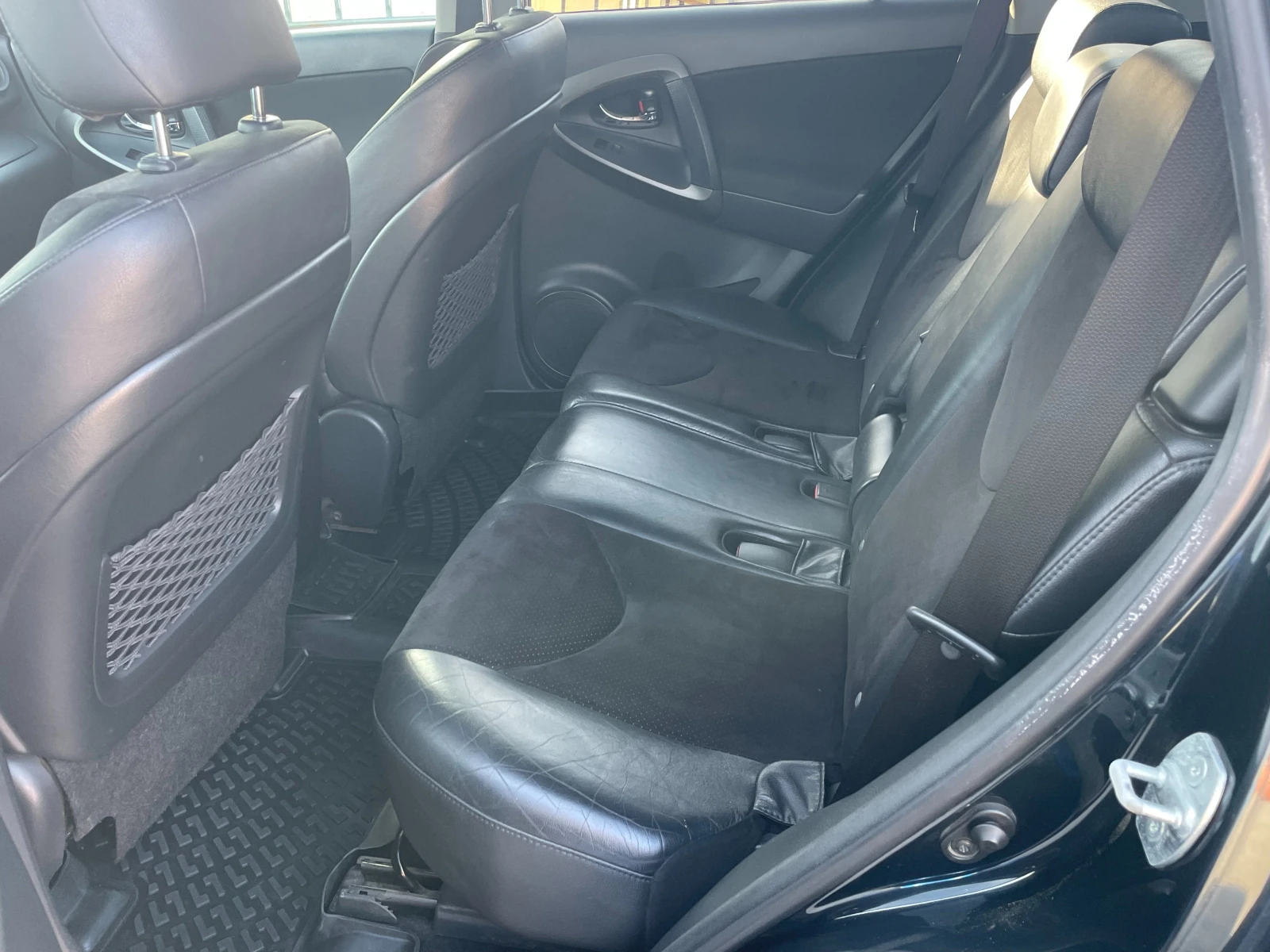 Toyota Rav4 ПЕРФЕКТЕН, снимка 10 - Автомобили и джипове - 54235804