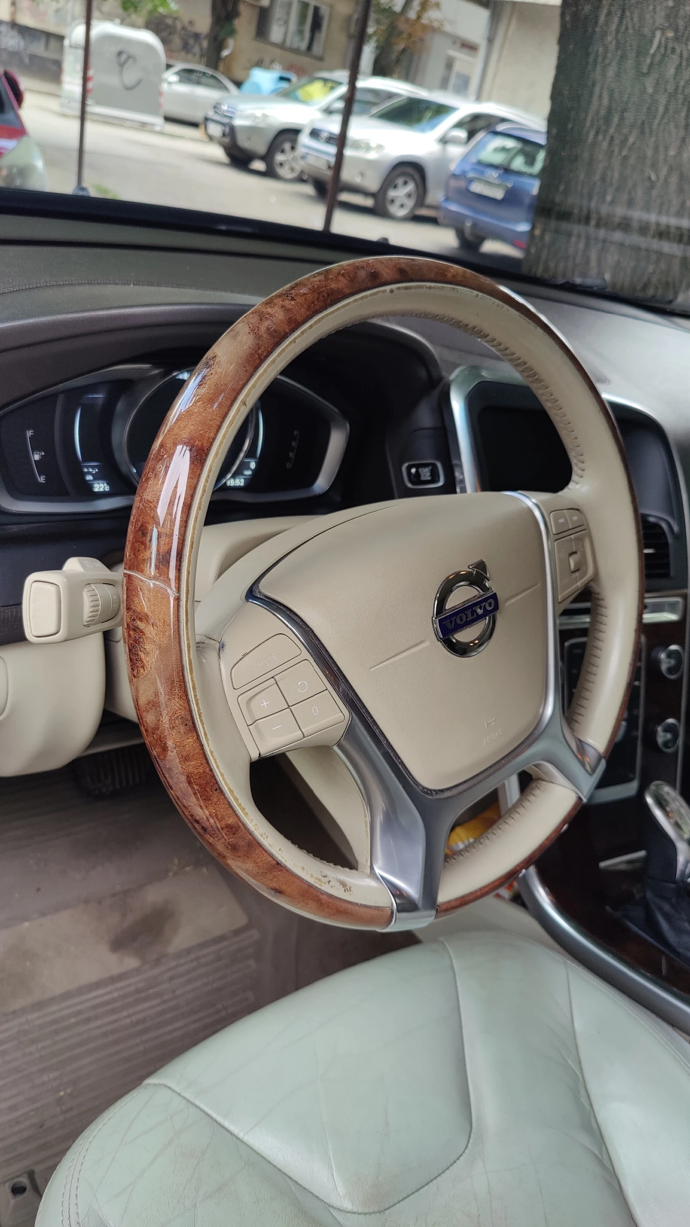 Volvo XC60 3.2i + LPG FWD, снимка 11 - Автомобили и джипове - 55416235