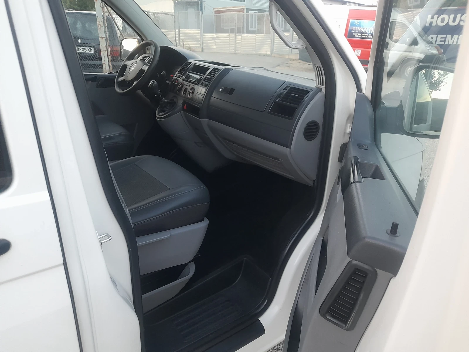 VW T5 1.9TDI КЛИМАТИK, снимка 6 - Бусове и автобуси - 55792504