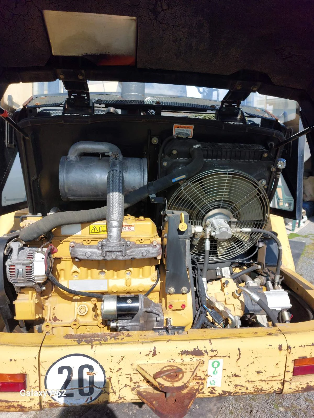 Челен товарач Cat 906