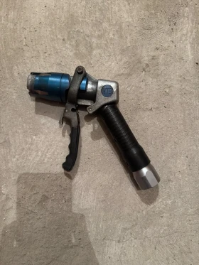 Продавам 4 професионални пистолета само за газ (не за въздух). Метални, здрава индустриална изработк, снимка 1