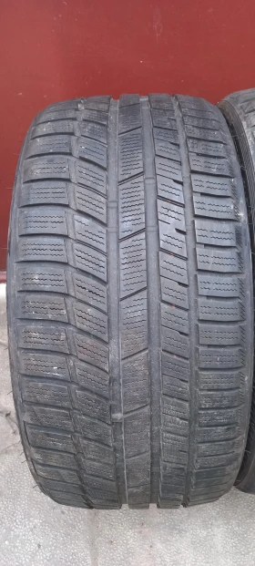 Гуми Зимни 255/30R20, снимка 2 - Гуми и джанти - 47366432