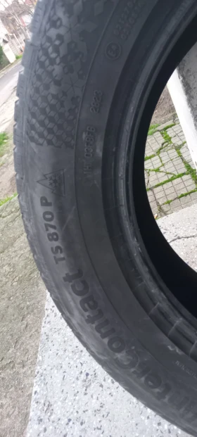 Гуми Зимни 215/65R17, снимка 11 - Гуми и джанти - 50699800