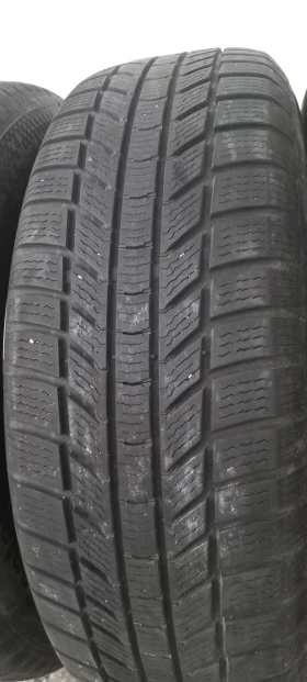 Гуми Зимни 215/65R17, снимка 5 - Гуми и джанти - 50699800