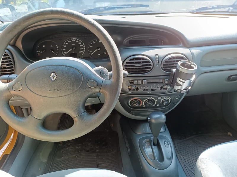 Renault Megane, снимка 4 - Автомобили и джипове - 46942463