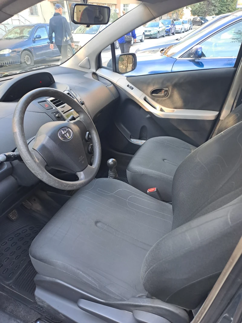 Toyota Yaris 1.0, снимка 8 - Автомобили и джипове - 47458151