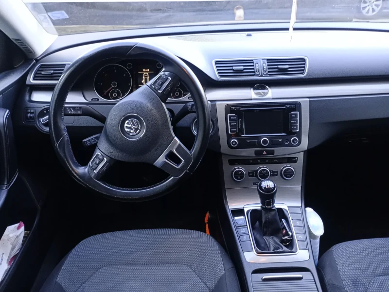 VW Passat 1.6, снимка 8 - Автомобили и джипове - 48938529