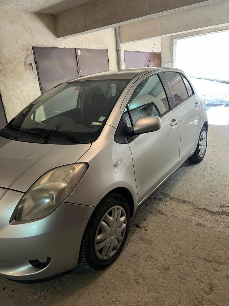 Toyota Yaris 1.3, снимка 2 - Автомобили и джипове - 49609446