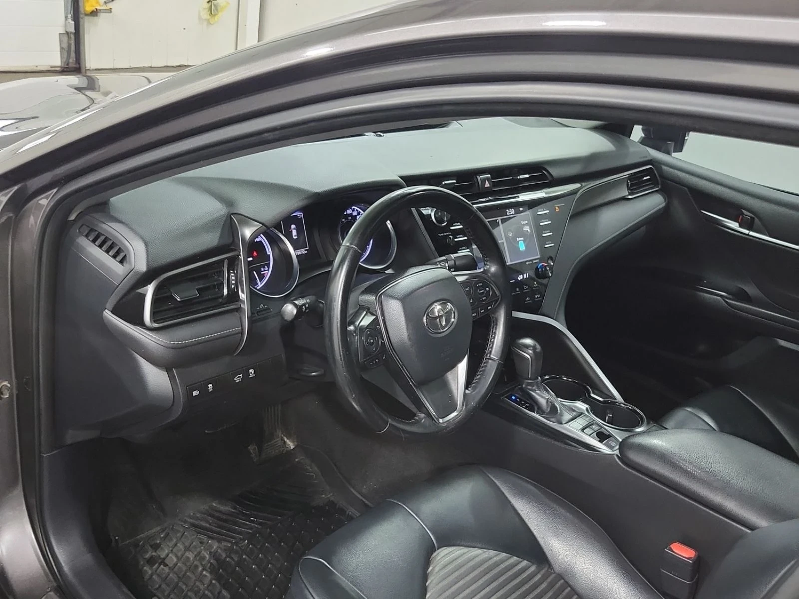 Toyota Camry ybrid SE | ПОДГРЕВ | КАМЕРА | 2019, снимка 8 - Автомобили и джипове - 54231719