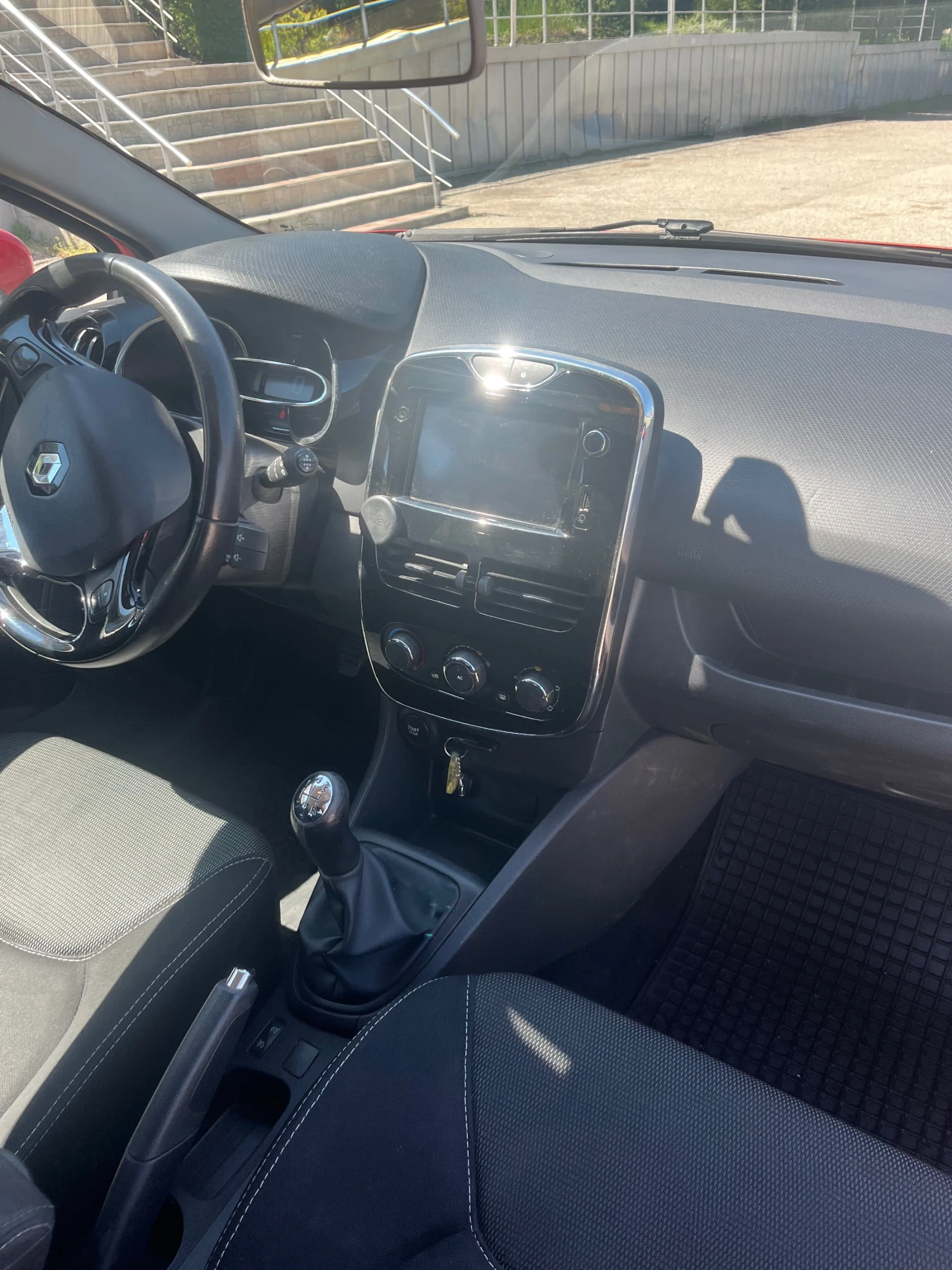 Renault Clio 1.2i, снимка 10 - Автомобили и джипове - 54599115