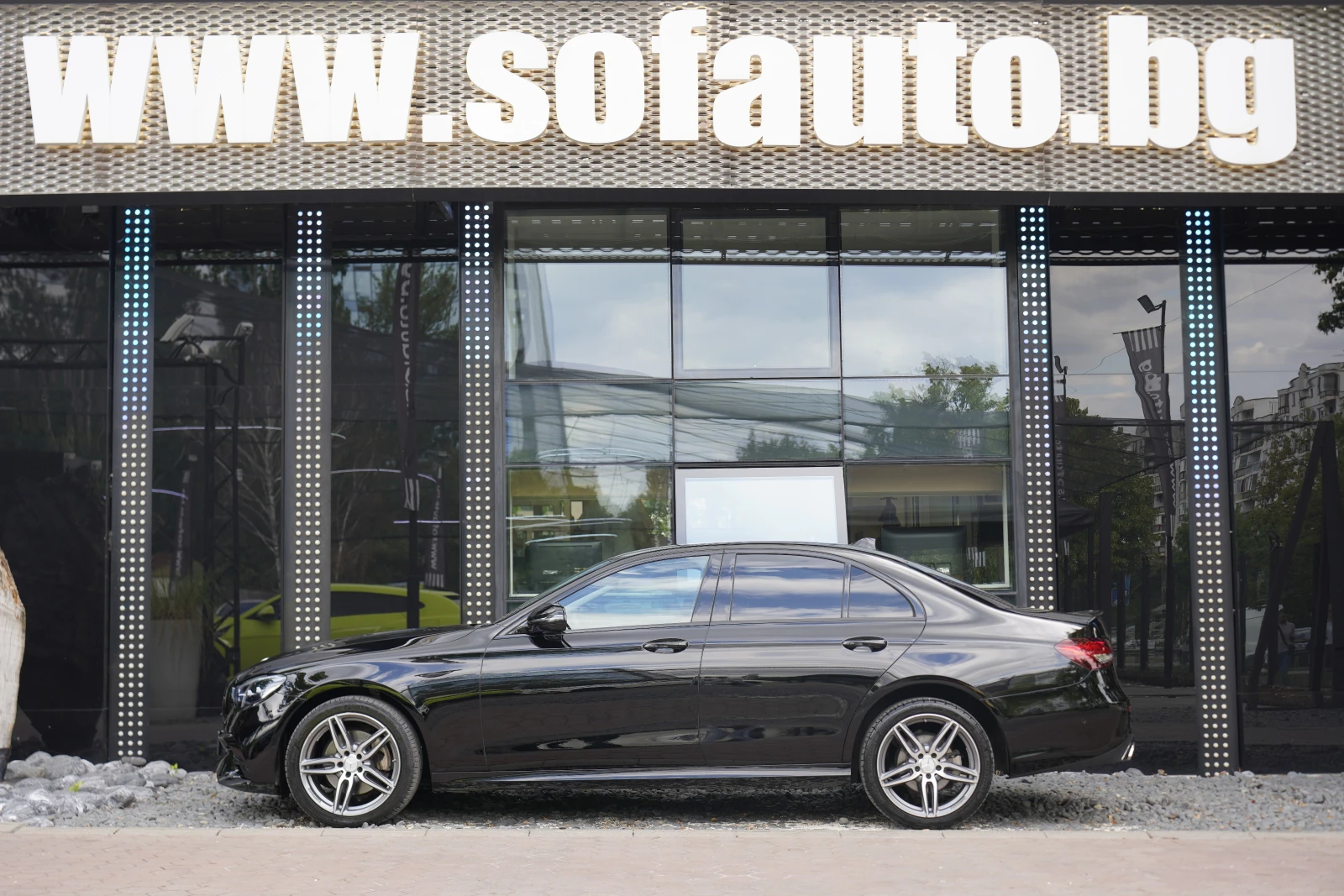 Mercedes-Benz E 220 d 4Matic 63 AMG Optic, снимка 4 - Автомобили и джипове - 54932097