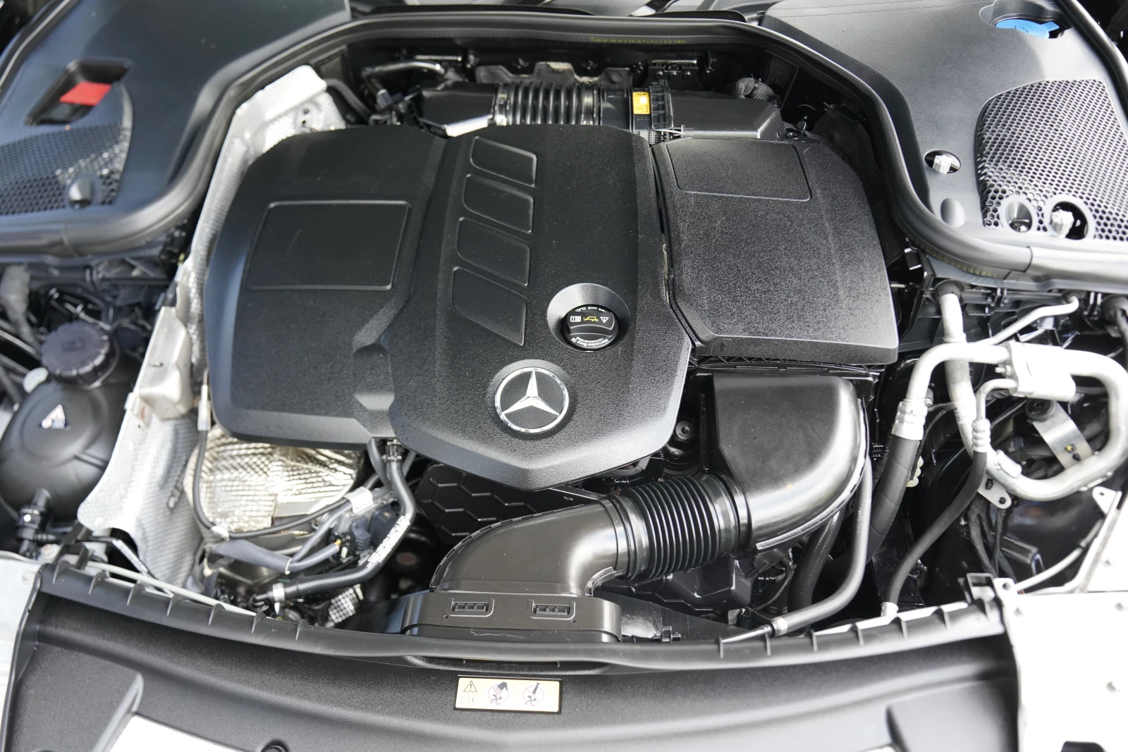 Mercedes-Benz E 220 d 4Matic 63 AMG Optic, снимка 15 - Автомобили и джипове - 54932097