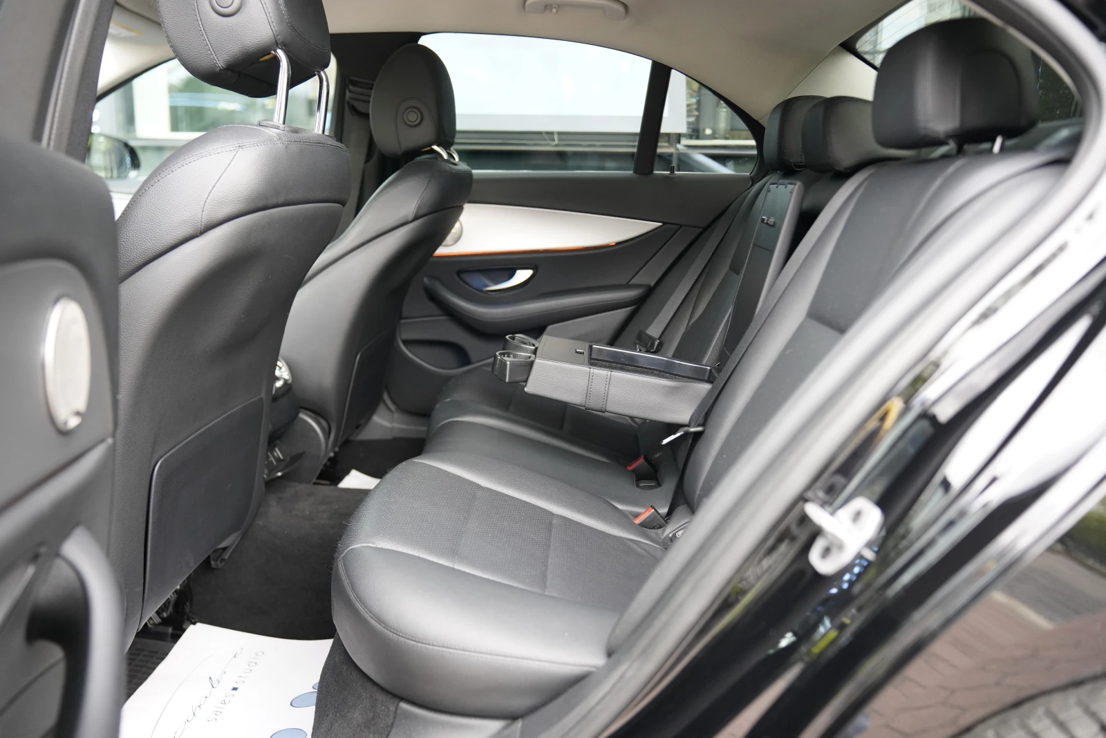 Mercedes-Benz E 220 d 4Matic 63 AMG Optic, снимка 11 - Автомобили и джипове - 54932097