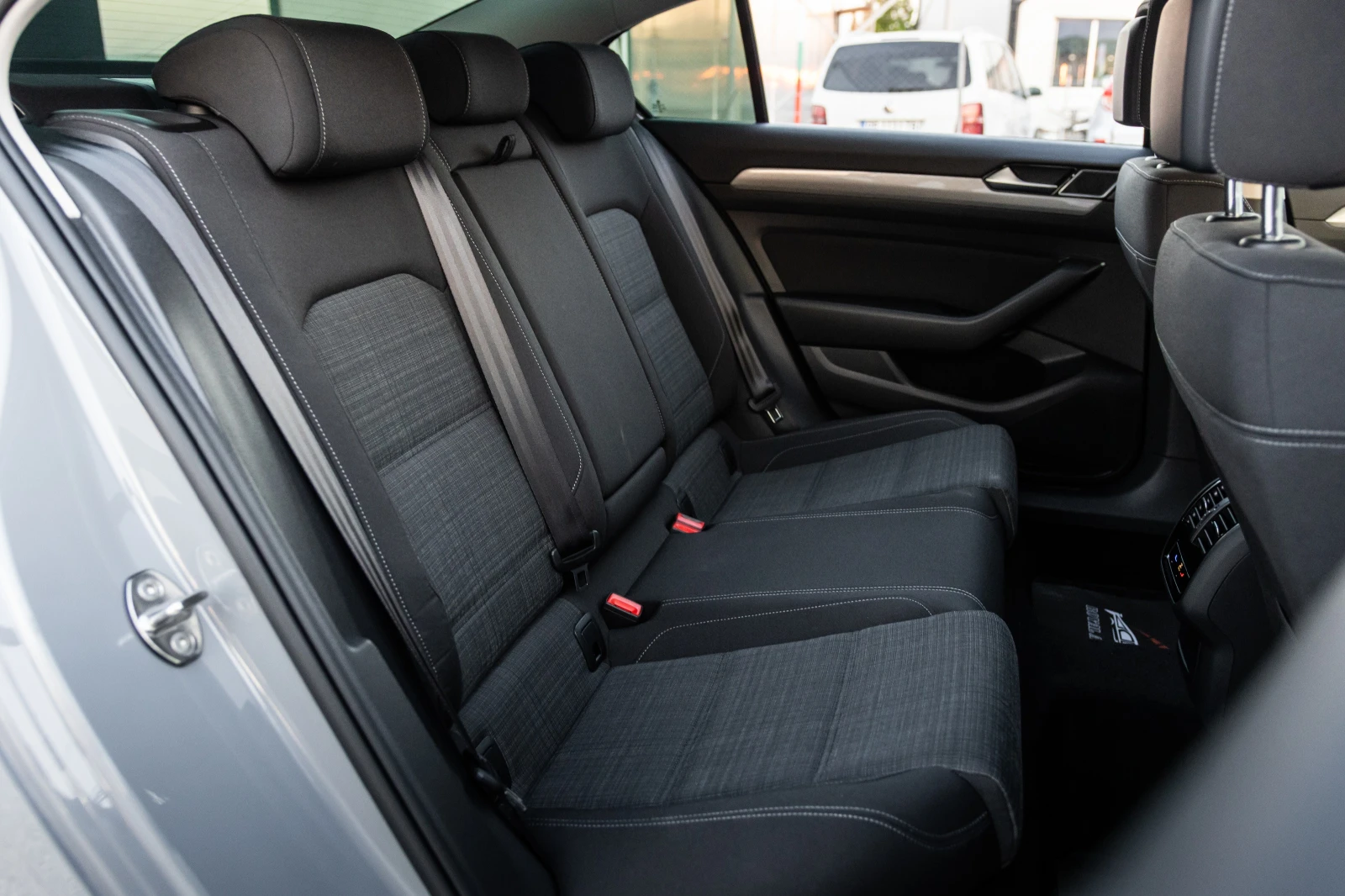 VW Passat 2.0TDI::Business+ ::DSG::Facelift, снимка 14 - Автомобили и джипове - 55391609