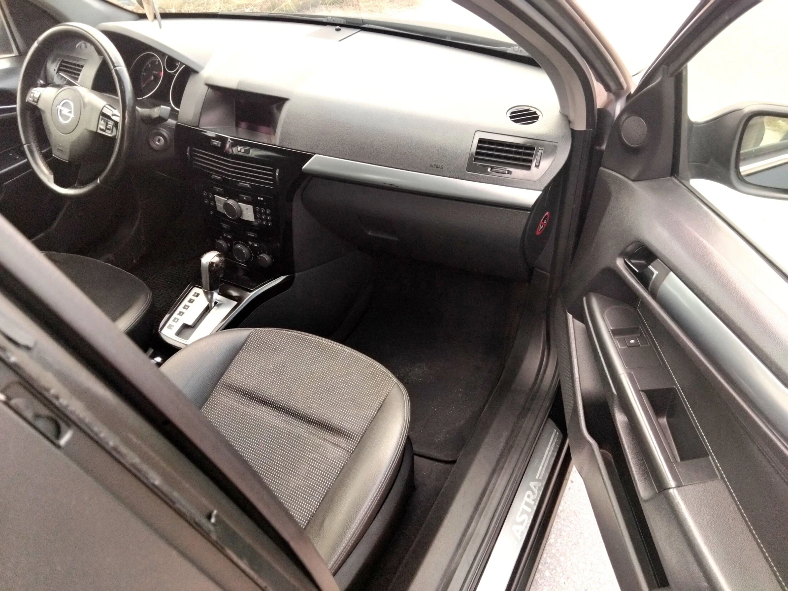 Opel Astra 1.9DCI.6скорости.автомат+ КЛИМА 2007г , снимка 13 - Автомобили и джипове - 55405498