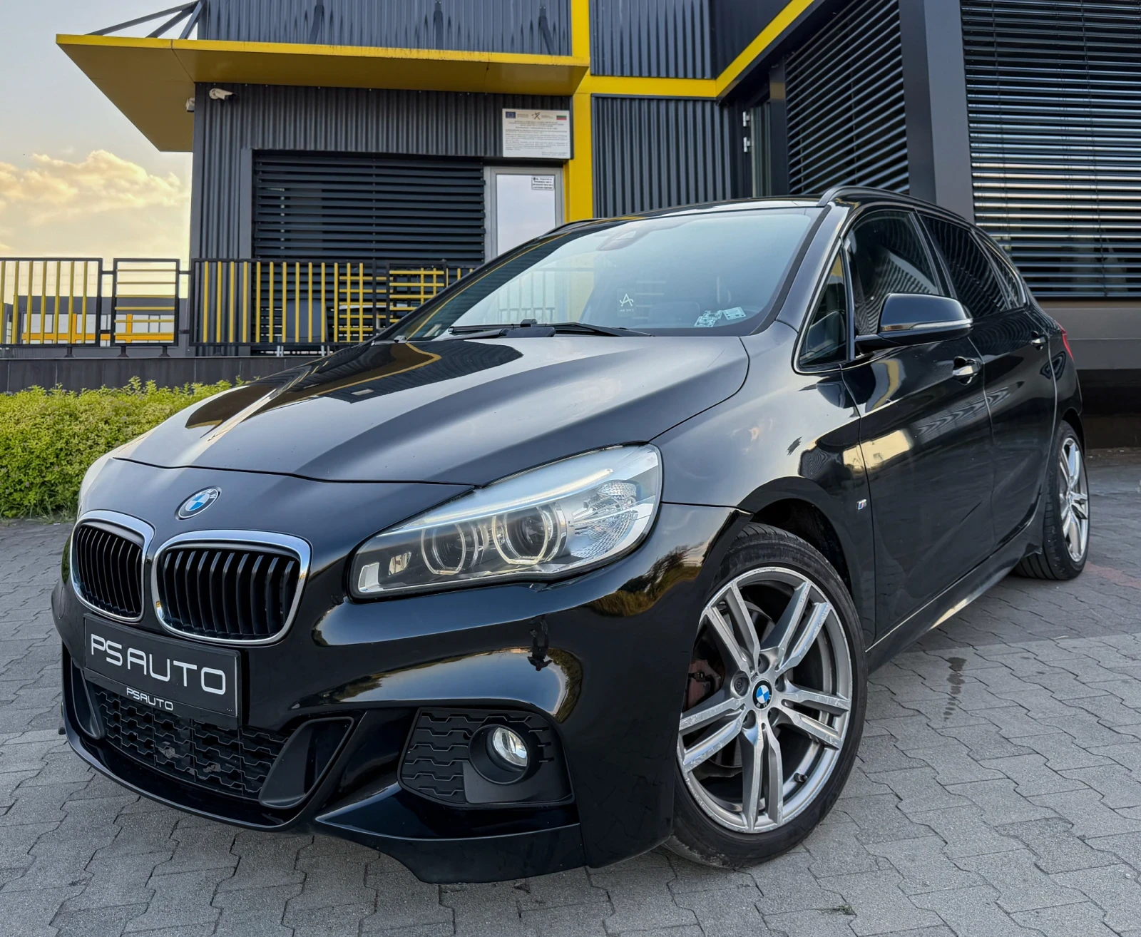 BMW 2 Active Tourer 220d //M-PAKET FULL LED / X-Drive, снимка 3 - Автомобили и джипове - 55451208