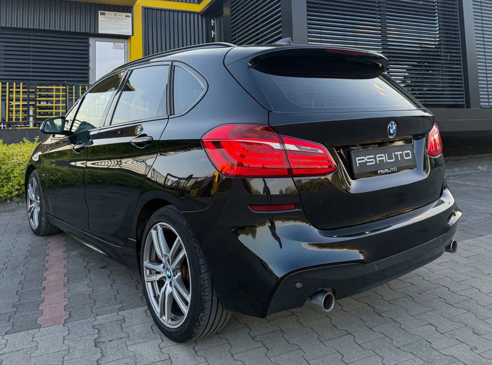 BMW 2 Active Tourer 220d //M-PAKET FULL LED / X-Drive, снимка 6 - Автомобили и джипове - 55451208