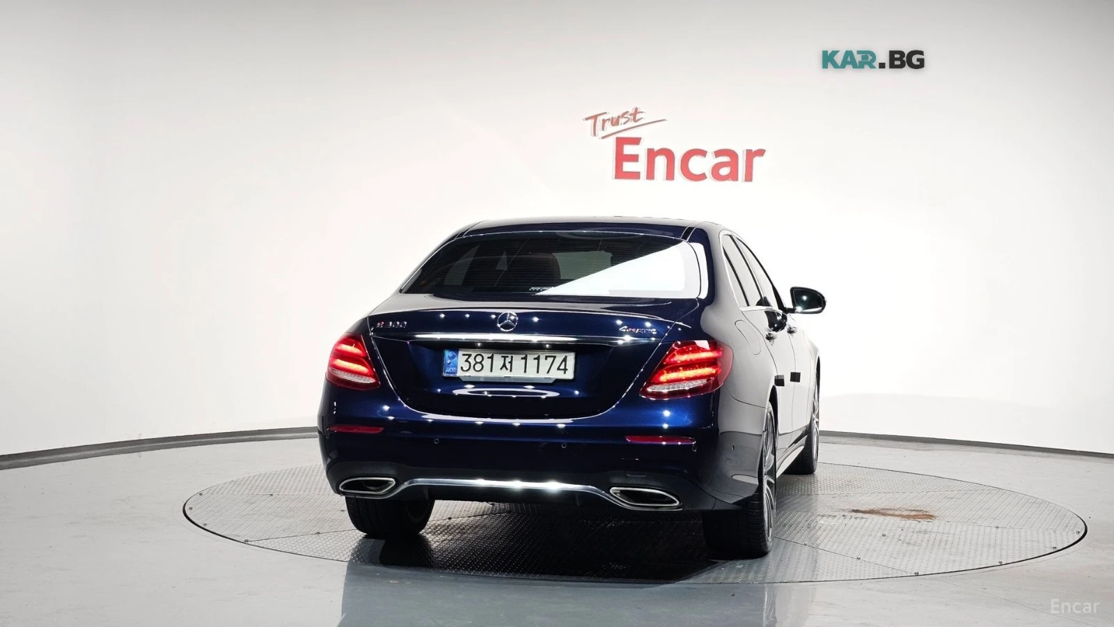 Mercedes-Benz E 300 4MATIC AMG* HUD* 360* НАВИ* ПАНО* АВТОКРЕДИТ, снимка 4 - Автомобили и джипове - 55696420