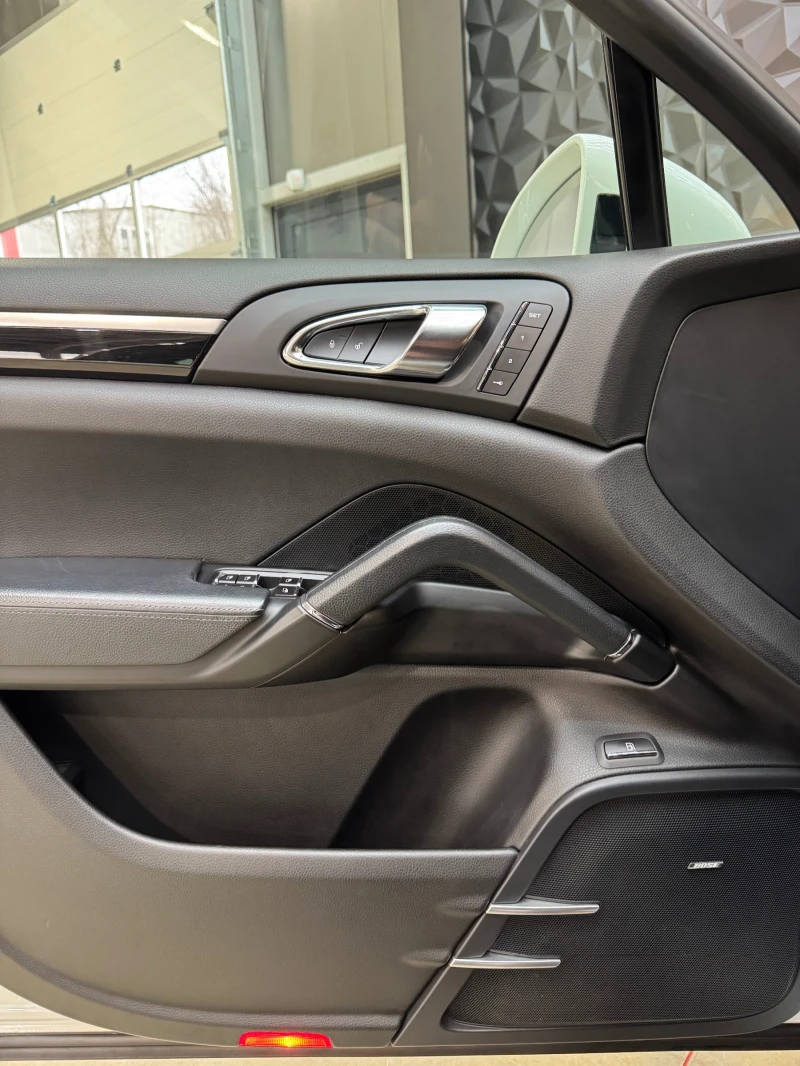 Porsche Cayenne S E HYBRID * FACELIFT * BOSE, снимка 11 - Автомобили и джипове - 49491724