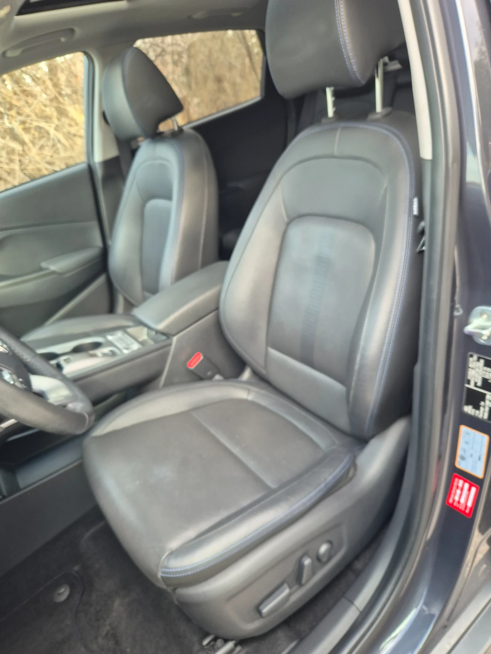 Hyundai Kona 64Kw/Premium-Full/22г./Hyundai сертификат SOH-100%, снимка 11 - Автомобили и джипове - 53996879