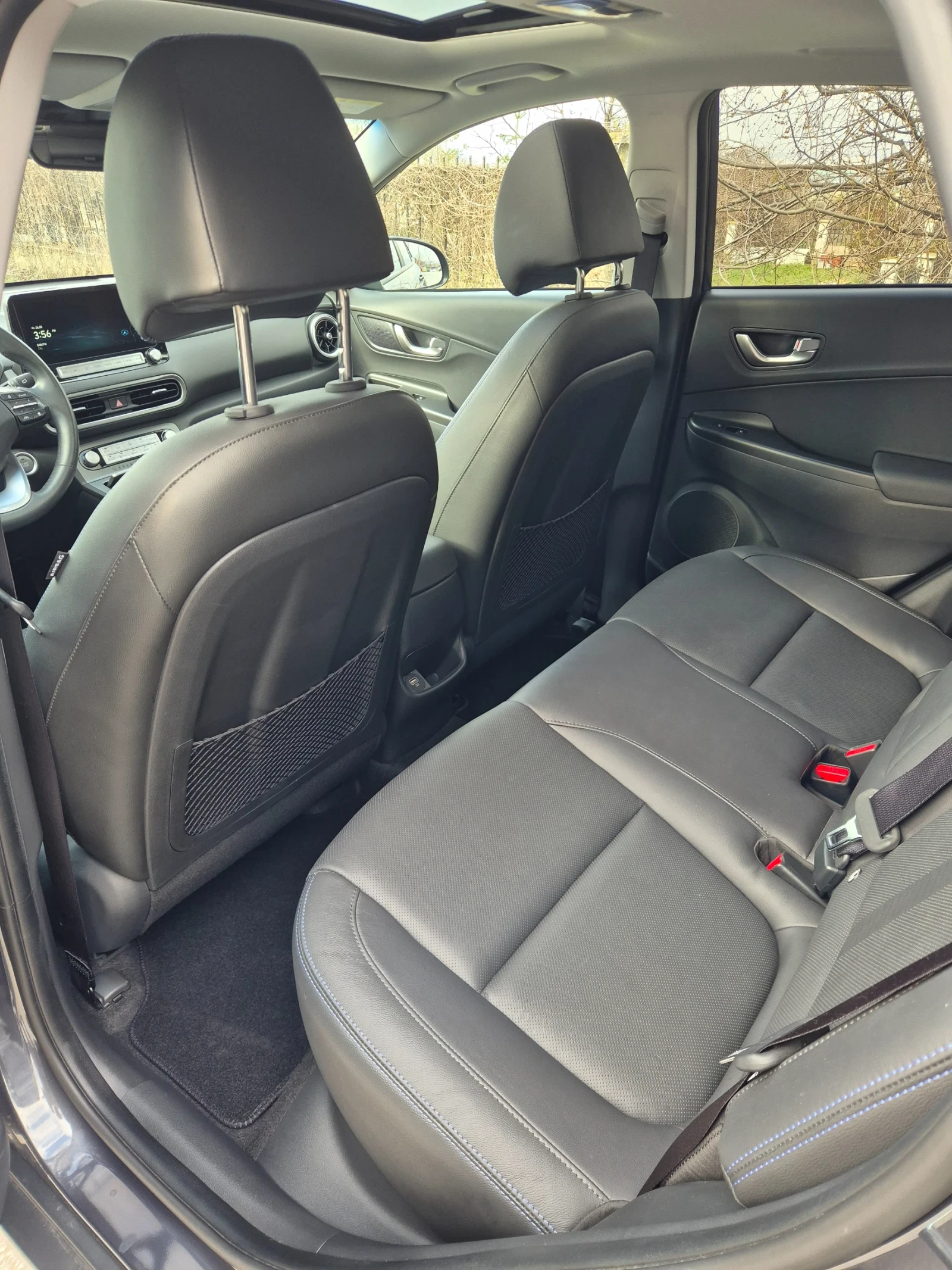 Hyundai Kona 64Kw/Premium-Full/22г./Hyundai сертификат SOH-100%, снимка 8 - Автомобили и джипове - 53996879