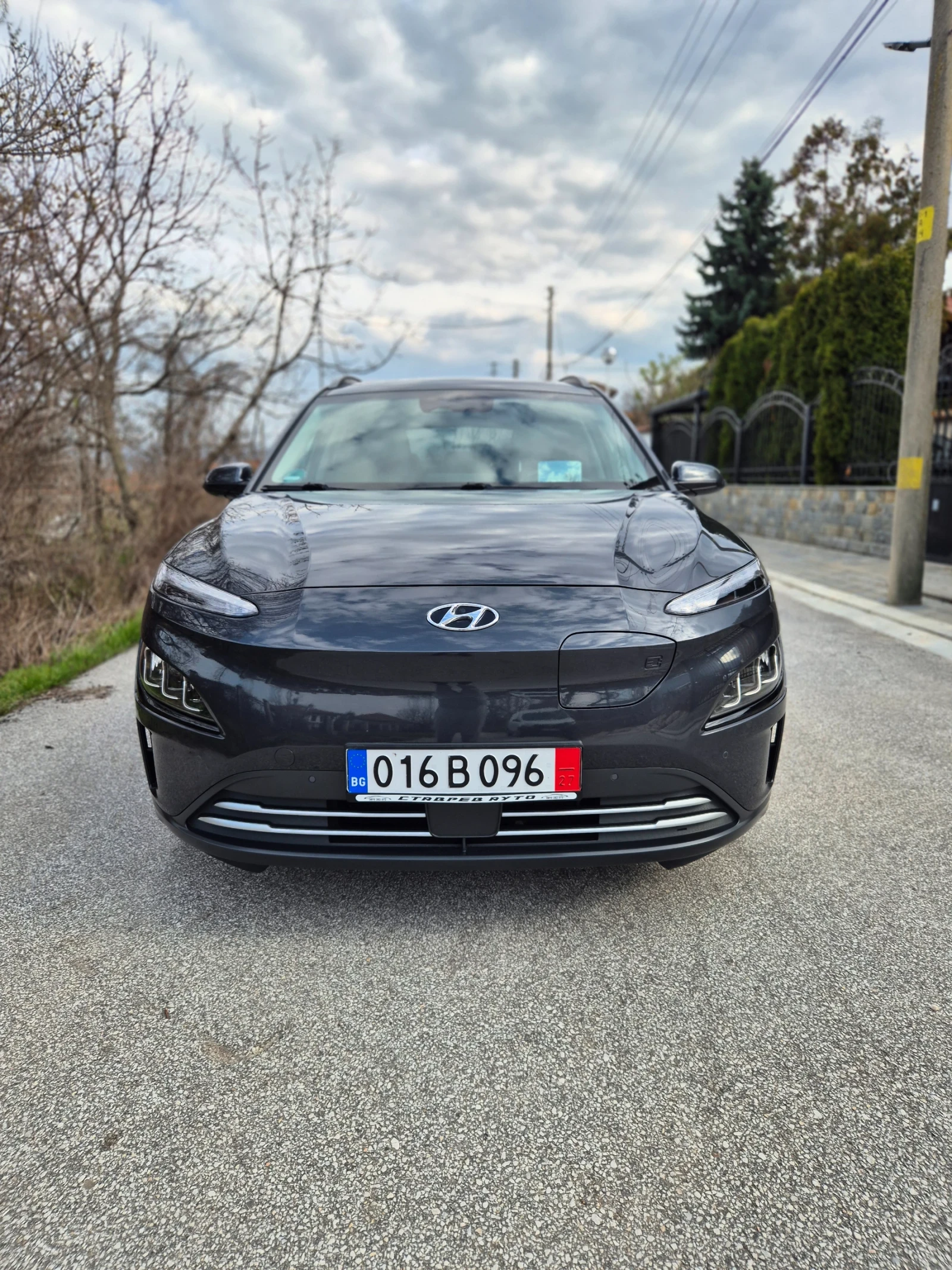 Hyundai Kona 64Kw/Premium-Full/22г./Hyundai сертификат SOH-100%, снимка 3 - Автомобили и джипове - 53996879