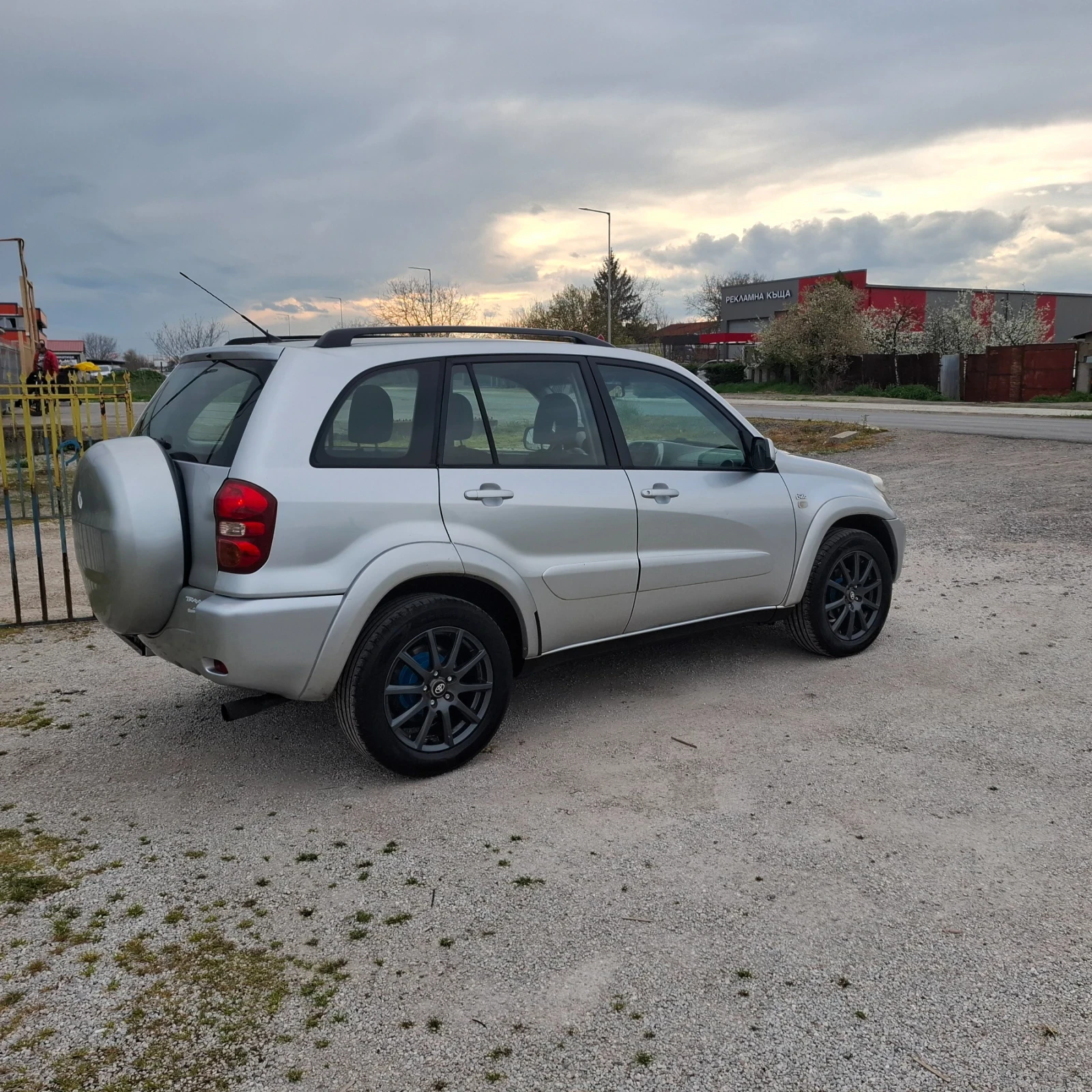 Toyota Rav4 2.0D4D 4?4, снимка 4 - Автомобили и джипове - 54152374