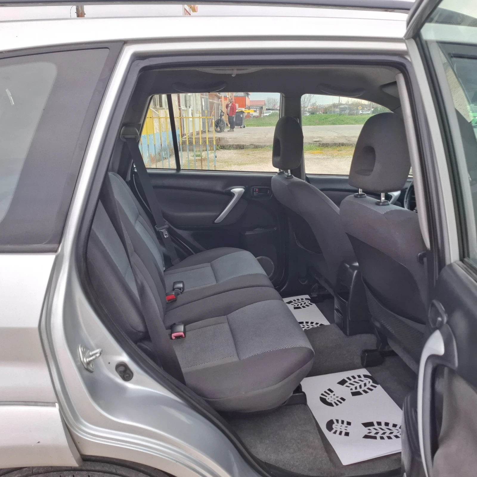 Toyota Rav4 2.0D4D 4?4, снимка 11 - Автомобили и джипове - 54152374