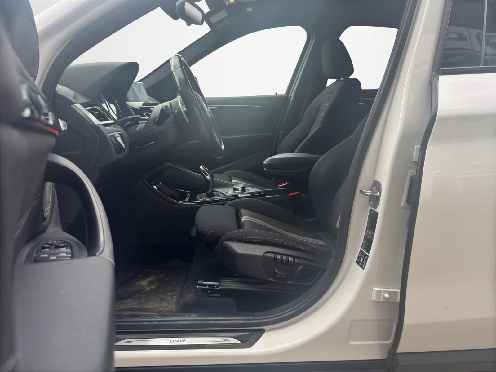 BMW X1 xDrive20i, снимка 6 - Автомобили и джипове - 56280695