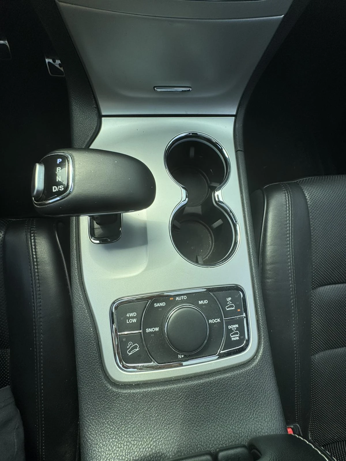 Jeep Grand cherokee, снимка 15 - Автомобили и джипове - 56333289