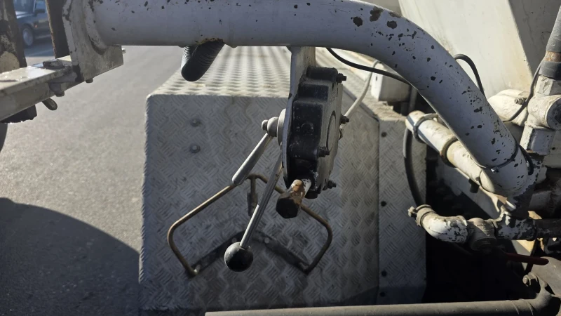 Mercedes-Benz Arocs 32 36 EURO 4 9 куб см 8х4, снимка 17 - Камиони - 52690959