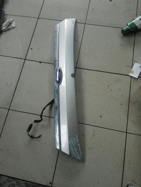 лайсна заден капак Форд Фиеста (задни светлини, номер)