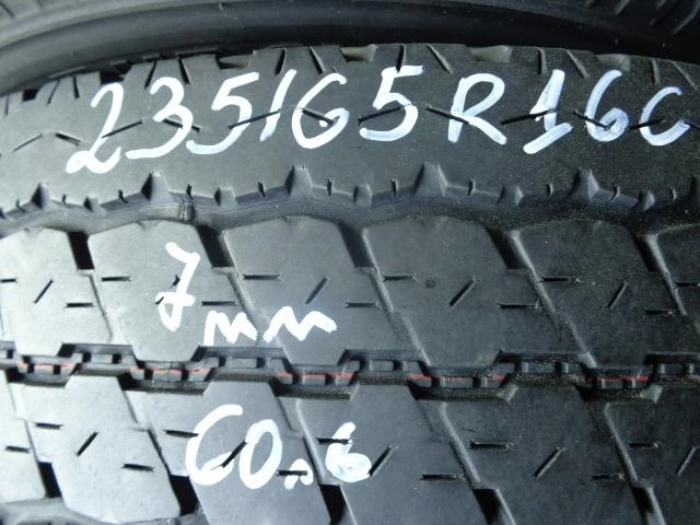 Гуми Летни 235/65R16, снимка 1 - Гуми и джанти - 10793049