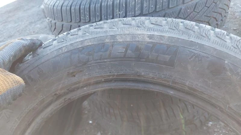 Гуми Зимни 215/55R17, снимка 4 - Гуми и джанти - 27520877