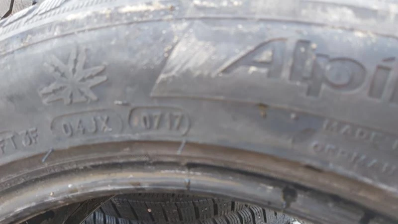 Гуми Зимни 215/55R17, снимка 6 - Гуми и джанти - 27520877