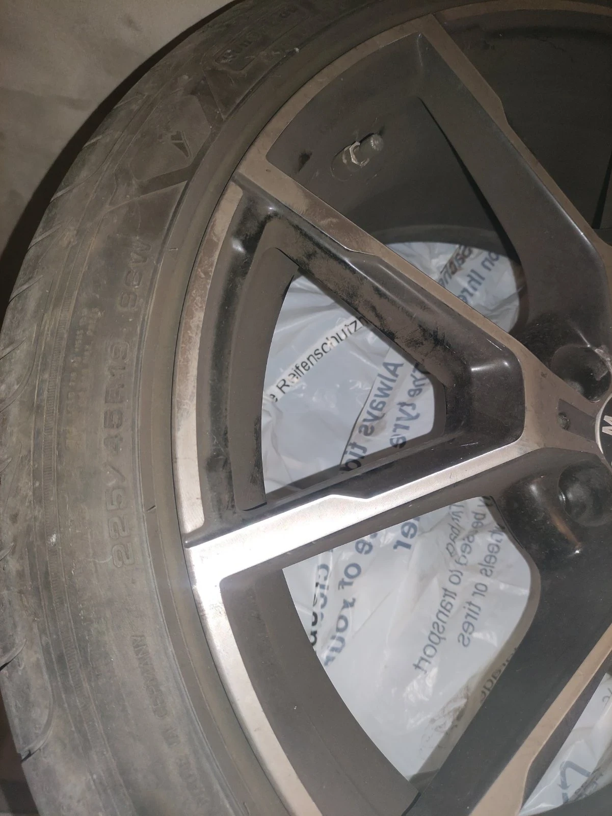 Гуми с джанти Goodyear 225/45R19, снимка 2 - Гуми и джанти - 53579449