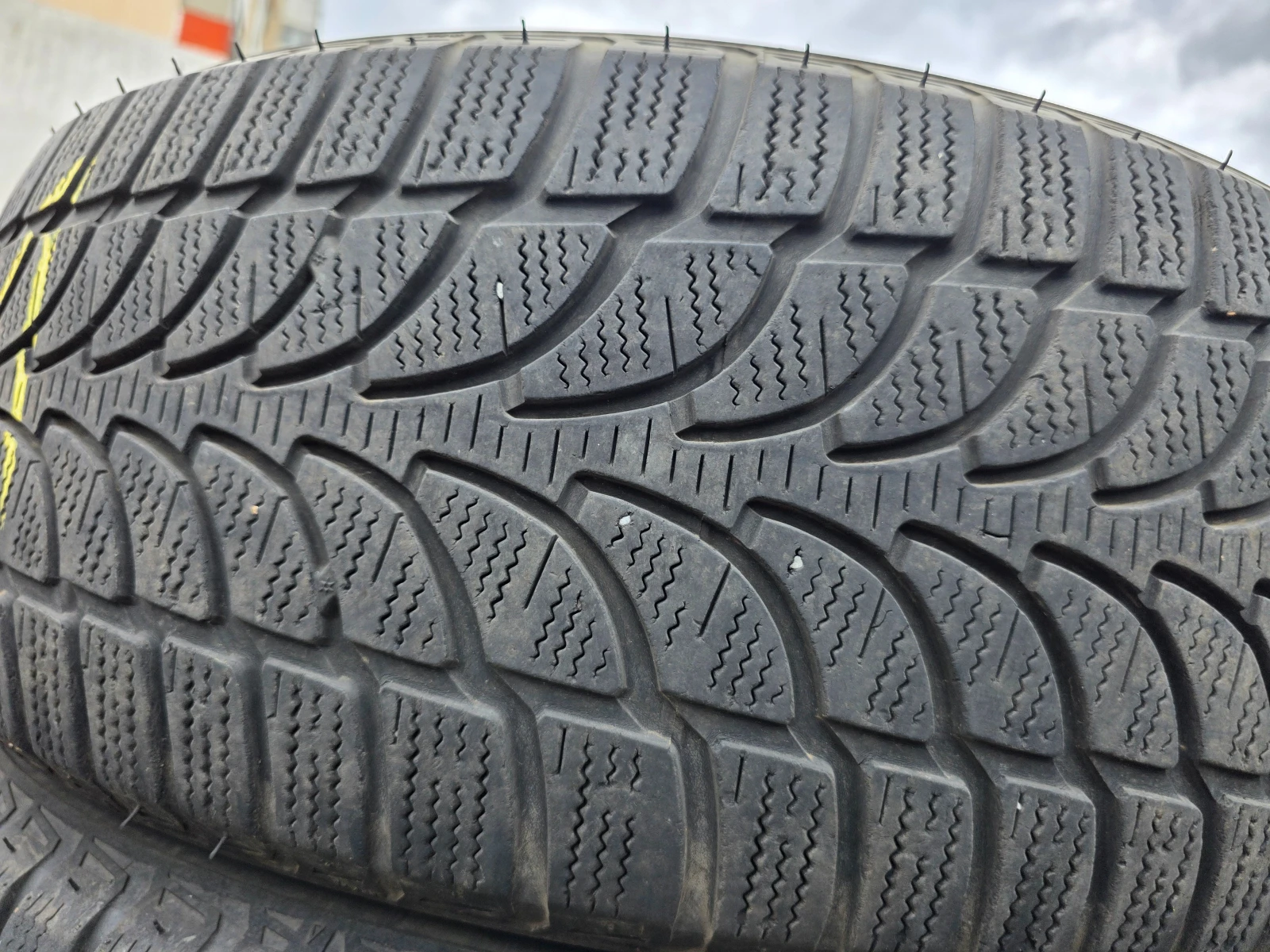 Гуми Зимни 225/60R18